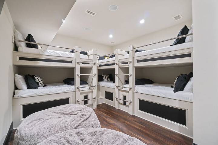 Ferienhaus für 16 Personen, mit Balkon und Whirlpool - 1