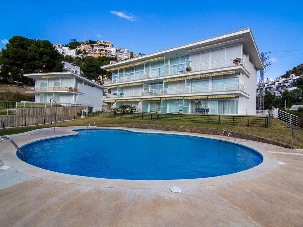 Apartamento entero, Apartamento para 4 en Rosas con piscina comunitaria y acceso directo a la playa in l'Almadrava, Roses