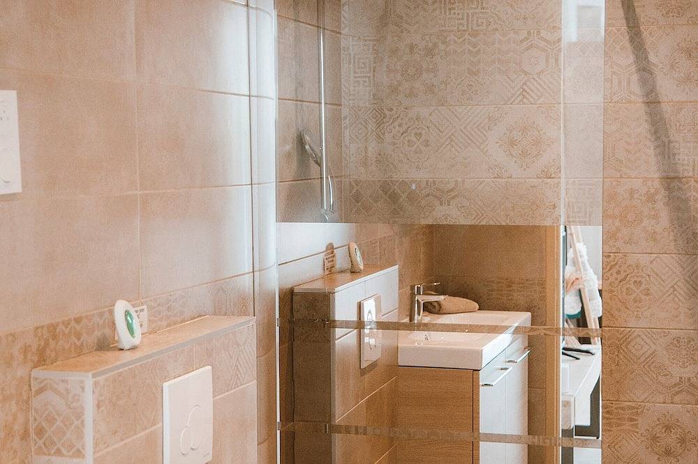 Entire apartment, Marselan - Mas des Jeux Holiday Homes in Saint-Laurent-d'Aigouze, Nimes region