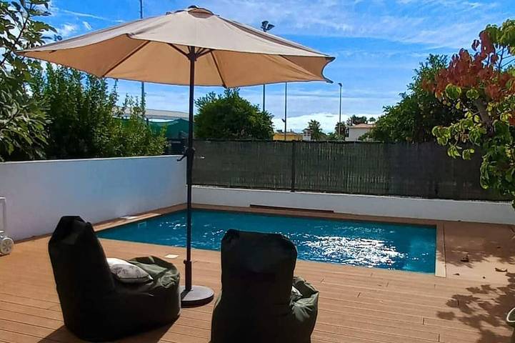 Villa for 11 people, with garden and balcony in Faro