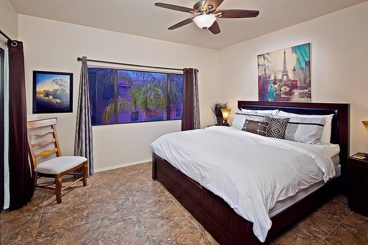 Vacation rental for 5 people, with yard and hot tub as well as pool in North Scottsdale