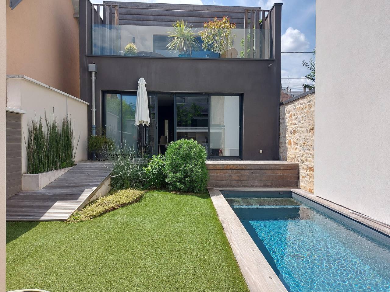 Casa moderna con piscina privada y estacionamiento en Dijon in Dijon, Región de Dijon