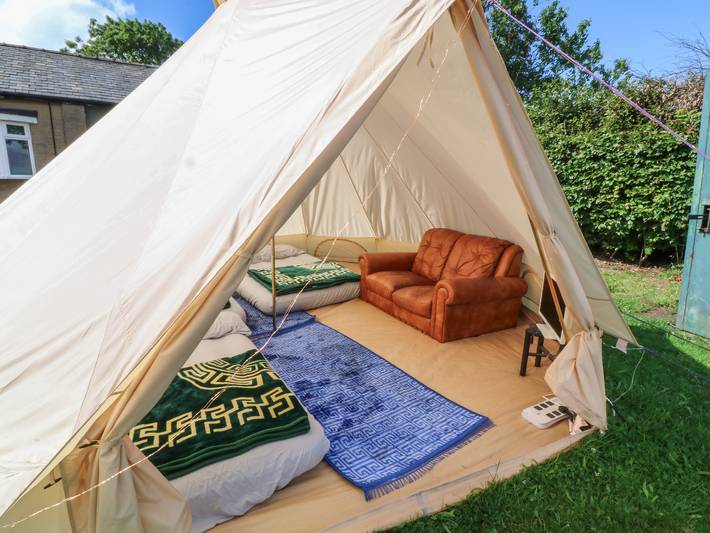 Hut for 8 people, with pool and garden, with pets in Peak District