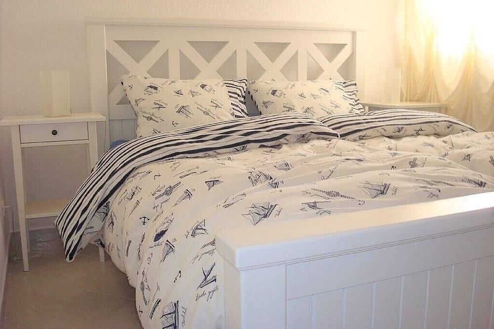 Entire apartment, 300m to the beach, quiet, large garden in Biograd na Moru, Zadar