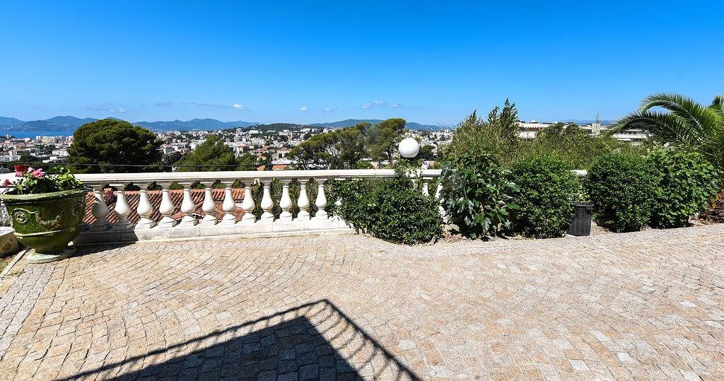 Villa for 10 People in Cannes, Cannes region