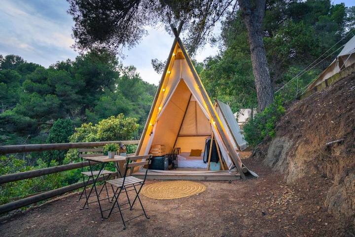 Tienda para 2 personas, con piscina y jardín además de terraza y piscina para niños en la Costa Brava