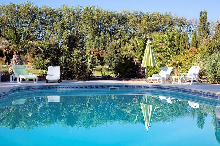 Gîte pour 6 personnes, avec piscine et jardin dans Bram