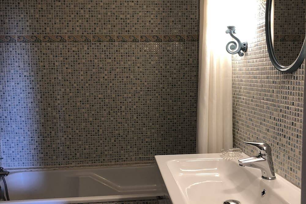 Maison Ancienne Avec son Jardin Privatif in Le Havre, Le Havre region