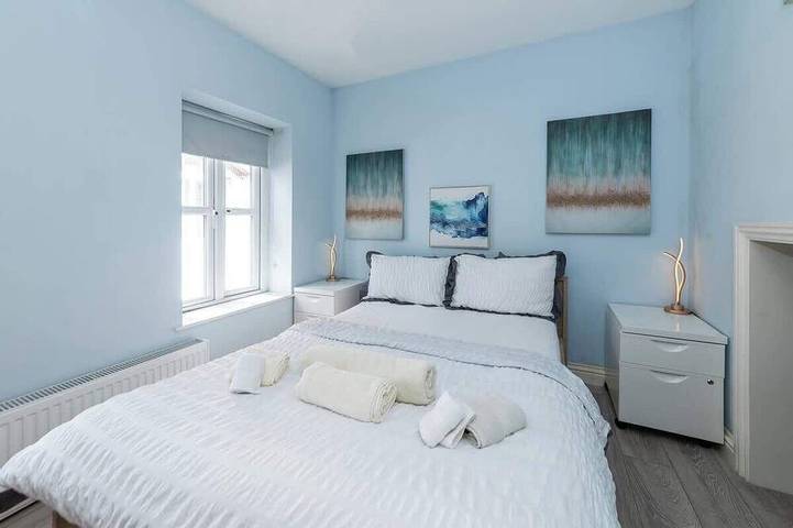 Ibex House | Fully Equipped 2-Bed | Free Parking in Reading, Berkshire