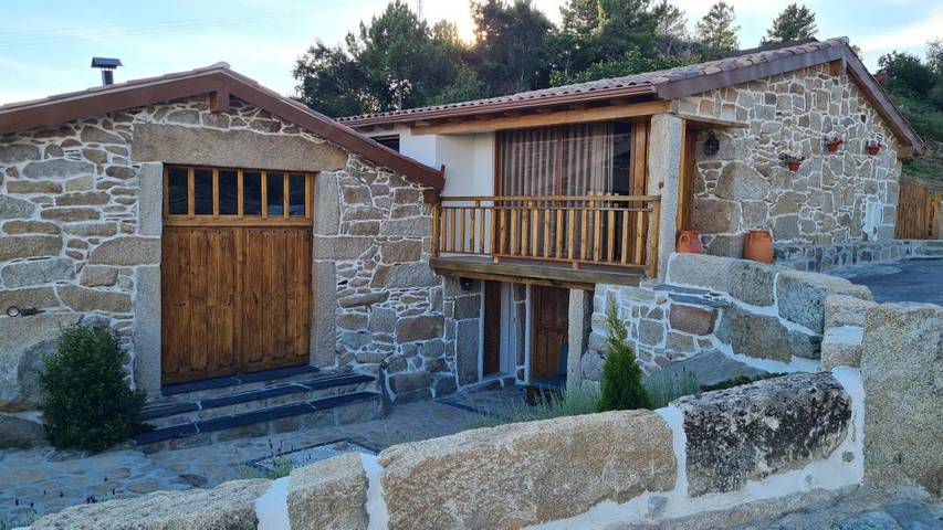 Location de vacances pour 7 personnes, avec vue ainsi que piscine et jardin, animaux acceptés dans Vila Pouca de Aguiar - 2