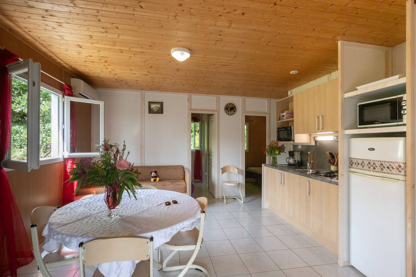 Appartement 'Cindy - Mas Lachamp' avec vue sur les montagnes, piscine partagée et climatisation in Gravières, Parc naturel régional des Monts d'Ardèche