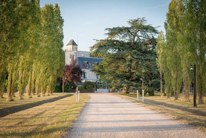 Hôtel pour 3 personnes, avec jardin et piscine, adapté aux familles à Ouchamps