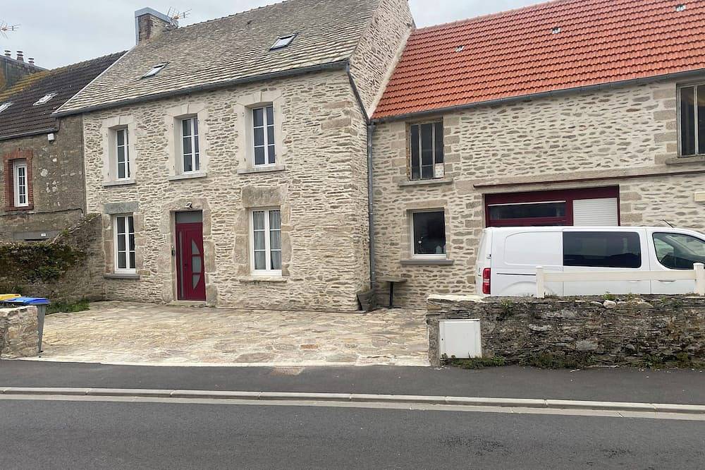 Maison de pays, à 50 m de la plage proche de toutes commodités, parking privé in Tourlaville, Cherbourg-en-Cotentin