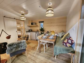Hut for 5 Guests in Sherwood Forest, Nottinghamshire, Picture 1