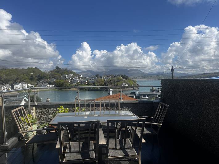 Cottage for 7 people, with garden, with pets in Borth-y-Gest