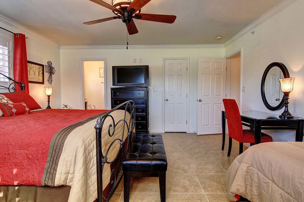 Ganze Wohnung, Tolle 2-Bett-2-Bad-Wohnung direkt am Fluss im Herzen von New Braunfels! in New Braunfels, Comal County