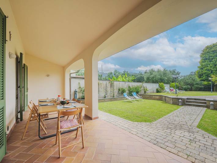 Villa Giuliana in Seravezza, Costa de la Maremma