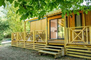 Caravane pour 4 personnes, avec balcon/terrasse et terrasse à Belvès