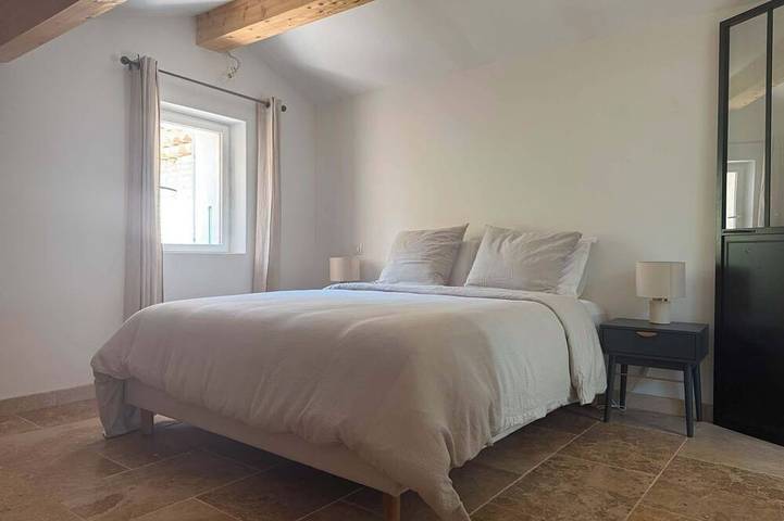 Beautiful Provençal estate surrounded by 1 hectare of nature in the Luberon in Saint-Saturnin-lès-Apt, Parque natural regional del Luberon