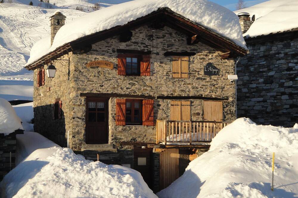 Authentic Savoyard chalet at the foot of the slopes in a French/Italian resort in La Rosière, Montvalezan