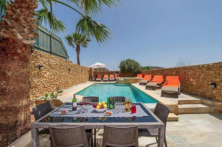 Ferienhaus für 8 Personen, mit Ausblick und Terrasse sowie Pool - 1