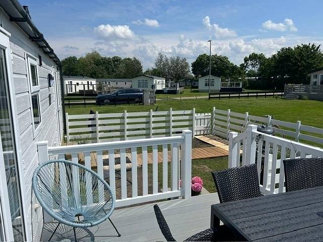 Nr. 88 Neues, ruhiges hundefreundliches  Ferienhaus  direkt am Wattenmeer, komplett eingezäunt in Wieringen, Ijsselmeer