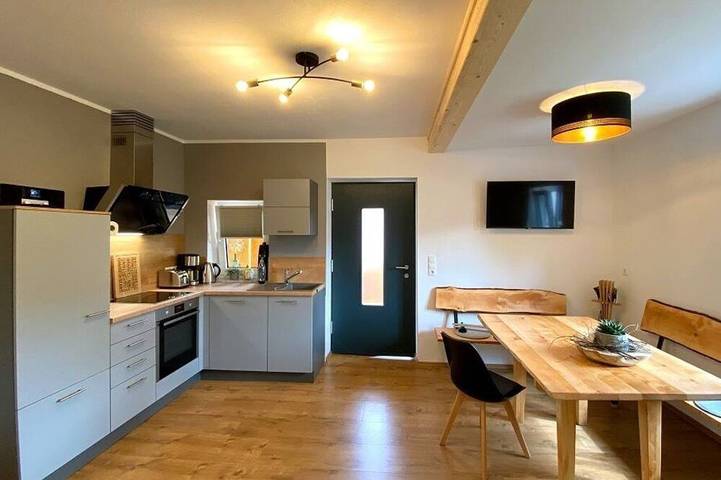 Ferienwohnung für 4 Personen, mit Balkon und Garten sowie Sauna