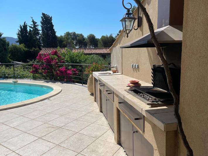 Location de vacances pour 8 personnes, avec Terrasse ainsi que Jardin et Piscine dans Calanque de Port-Miou
