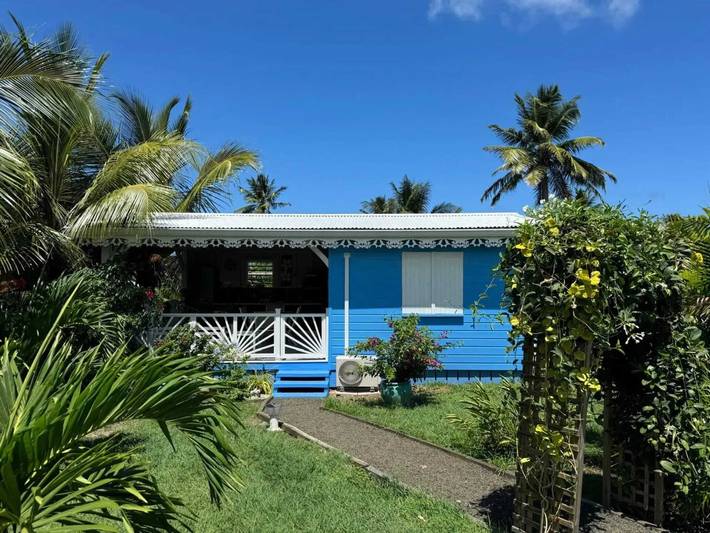 Location de vacances pour 4 personnes, avec piscine et terrasse dans Pointe Faula