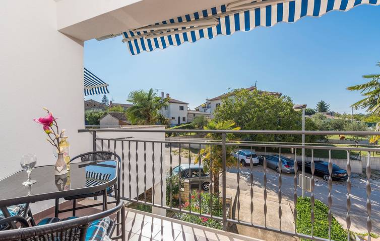 Ferienwohnung für 3 Personen, mit Balkon/Terrasse in Funtana - 2