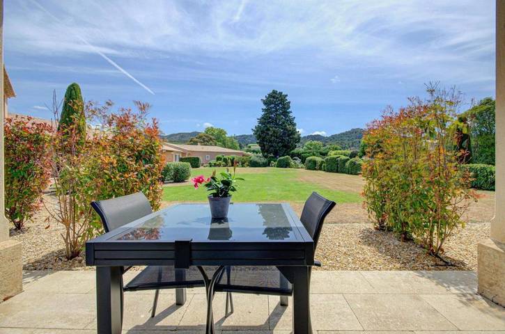 Hôtel pour 3 personnes, avec vue ainsi que piscine et jardin