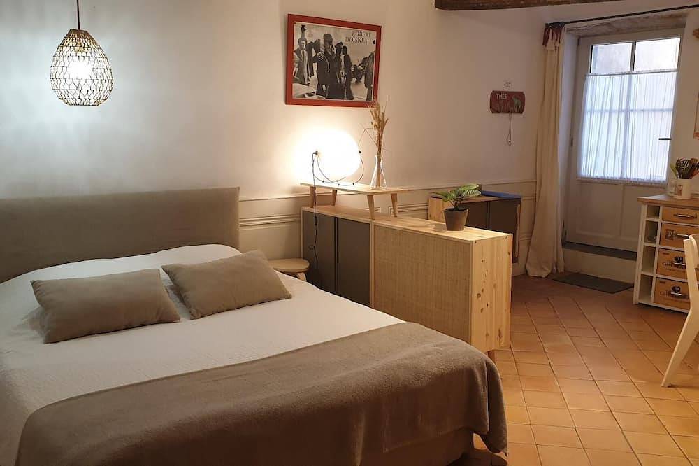 Appartement entier, Studio en plein coeur village provençal in Jouques, Région d'Aix-en-Provence