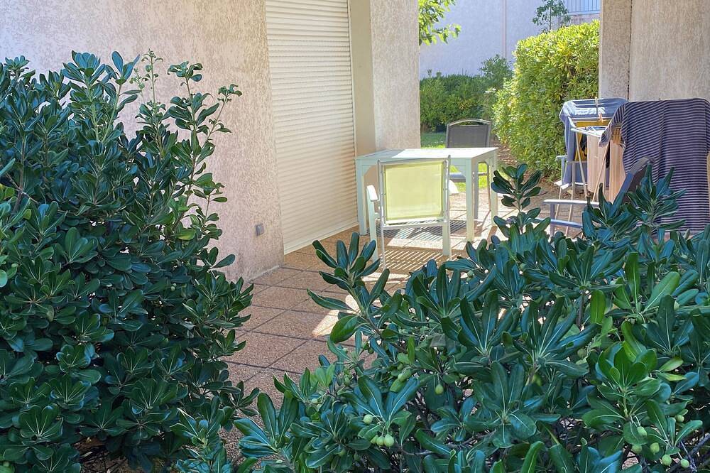 Appartamento intero, Beautiful apartment in residence, swimming pool, direct access to the sea, covered terrace, in Santa Lucia di Moriani, Corte e dintorni