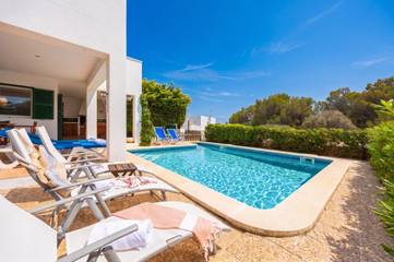 Villa in Es Mercadal, Menorcas Küste für 8 
