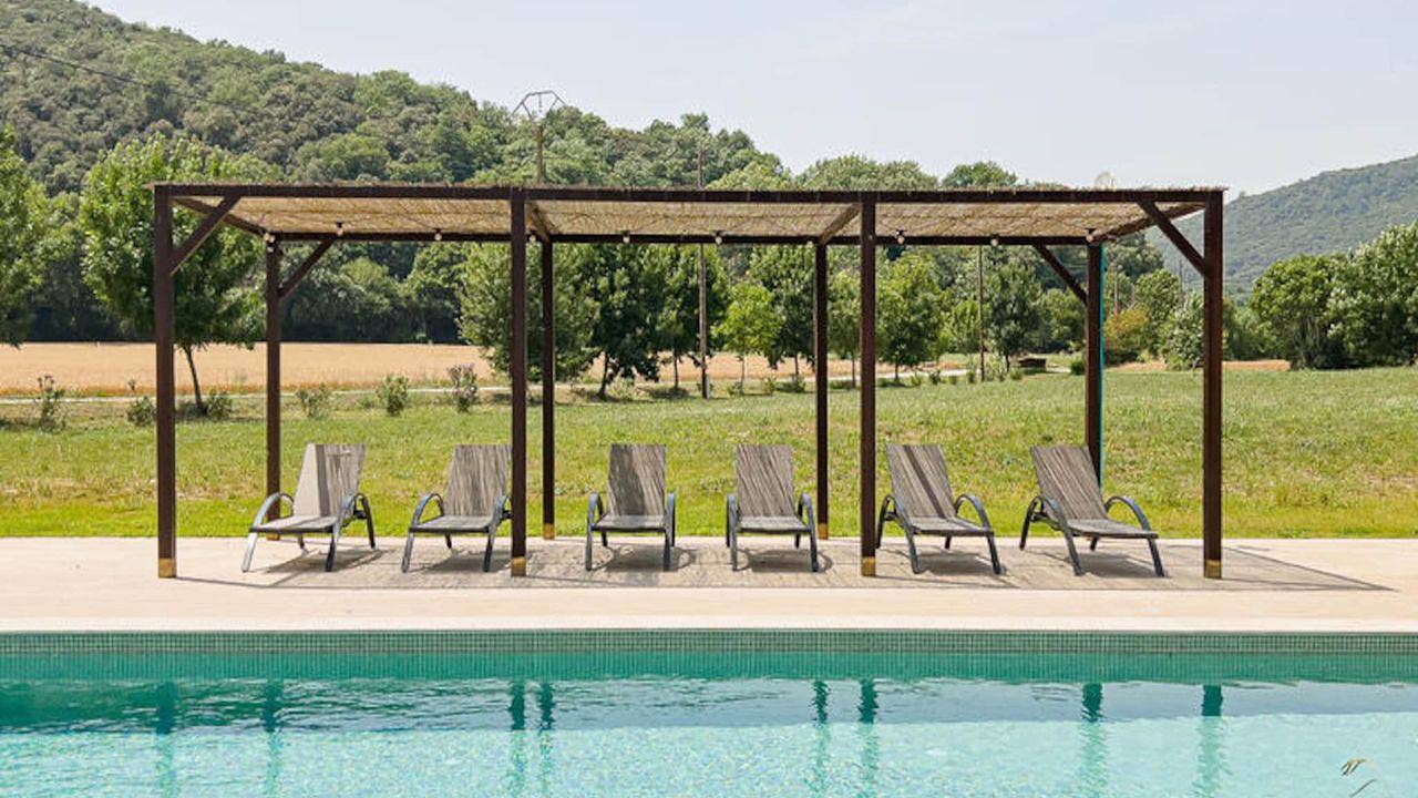 Apartamento vacacional entero, Apartamento de vacaciones para 17 personas con piscina in Montagut y Oix, Garrotxa