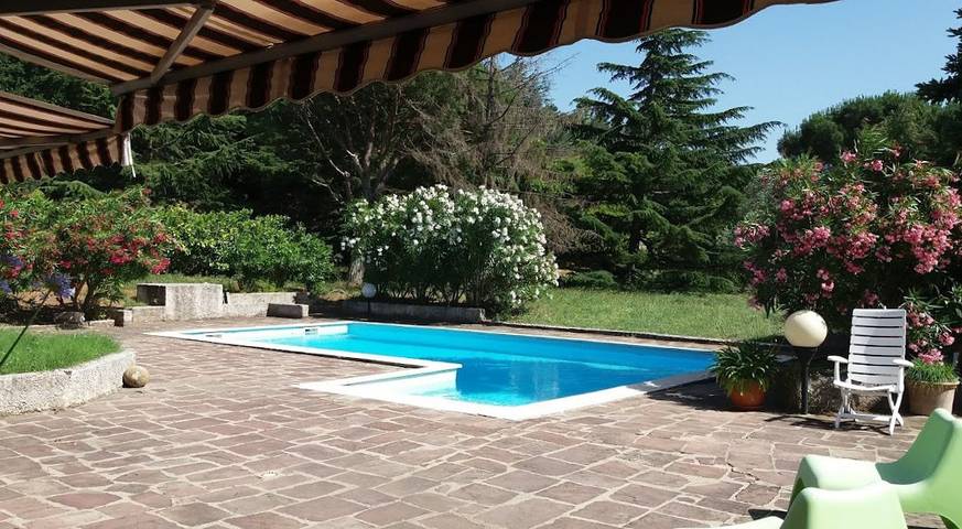 Gîte pour 4 personnes, avec jardin ainsi que terrasse et piscine - 1
