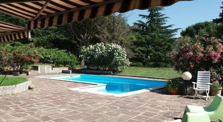 Gîte pour 4 personnes, avec piscine ainsi que jardin et terrasse à Montélimar
