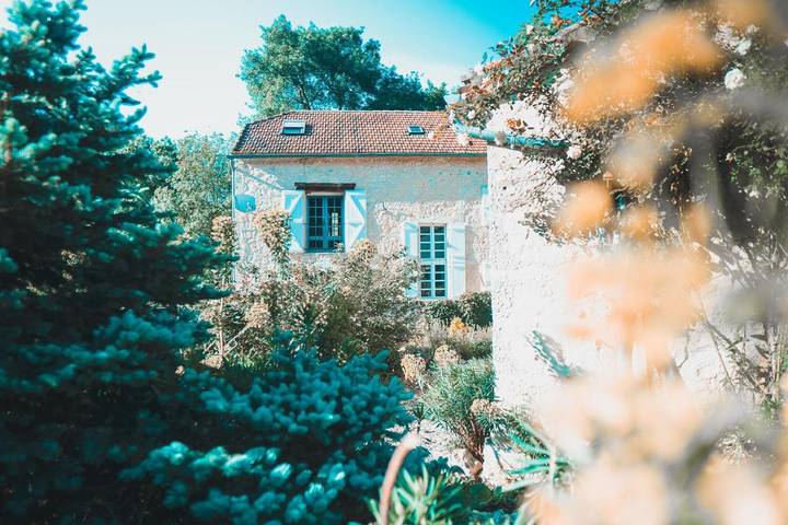 Location de vacances pour 12 personnes, avec vue et terrasse à L'Isle-Bouzon - 2