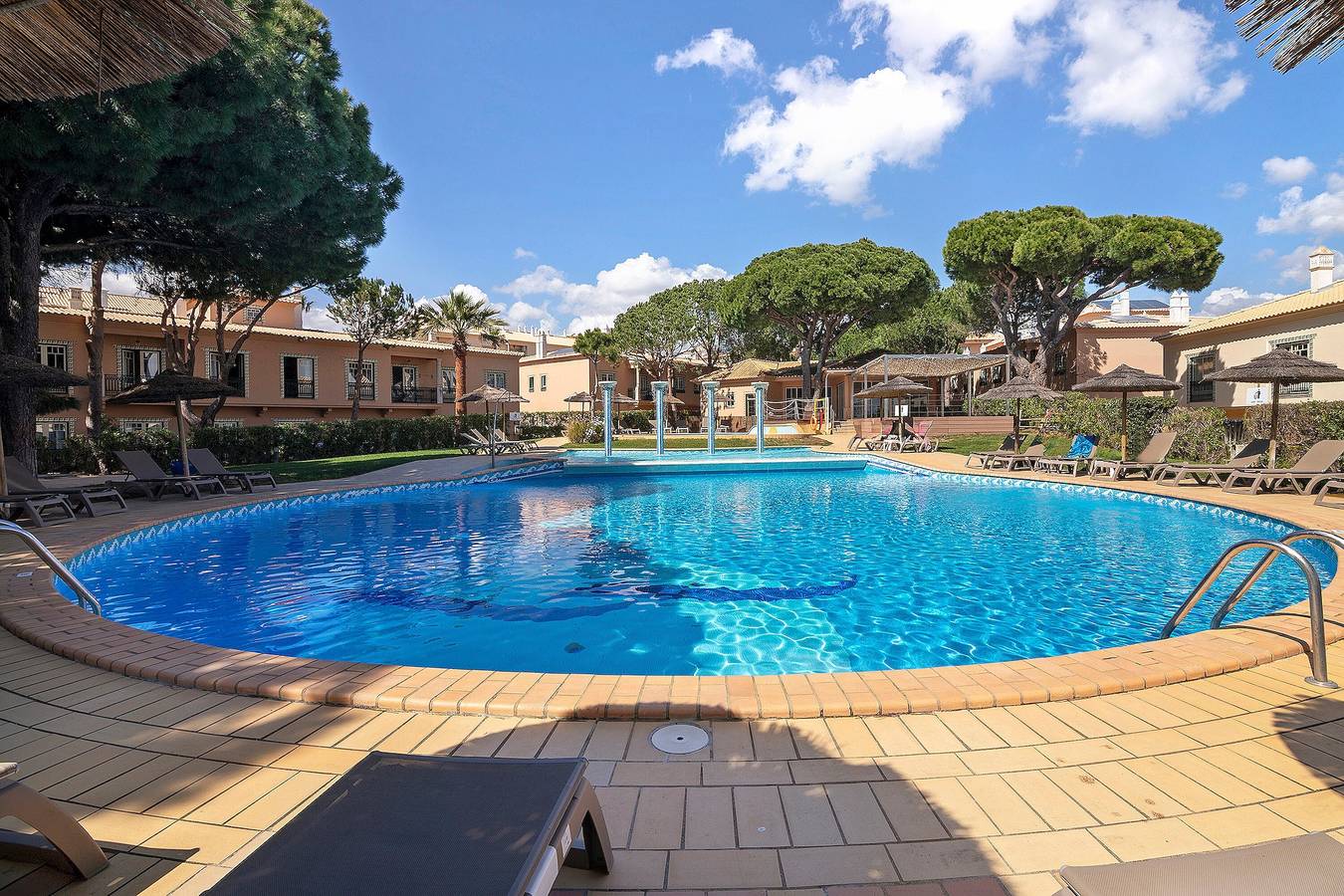 Apartamento inteiro, Casa de Férias 'Sunny Paradise - Vista Mar' in Praia da Oura, Albufeira