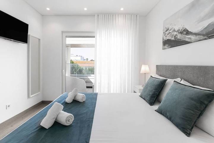 Maison de vacances pour 4 personnes, avec jacuzzi et balcon ainsi que jardin et piscine à Nazaré