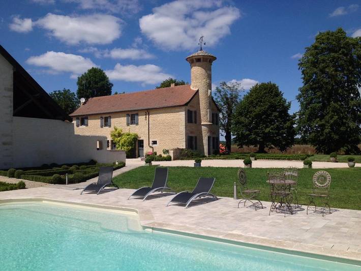 Chambre d’hôte pour 2 personnes, avec Jardin et Piscine à Mesmont