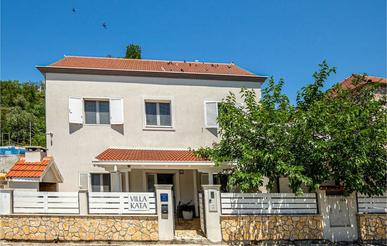 Charmantes Apartment mit Terrasse, WLAN und Parkplatz in der Nähe der Neretva in Rogotin, Dubrovnik-Neretva
