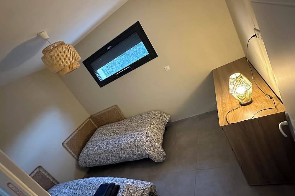 T3 House in a pleasant village in Saint-Mitre-les-Remparts, Istres en omgeving