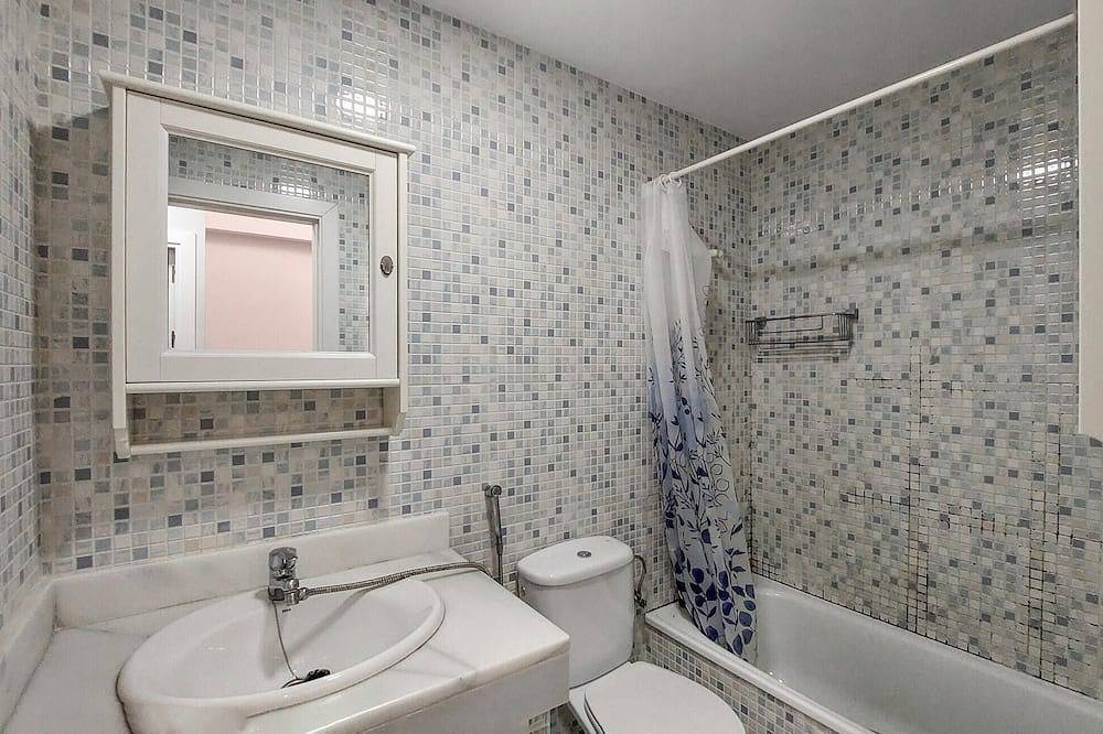 Awesome home in Rota with Wifi in Playa de la Costilla (Rota), Rota