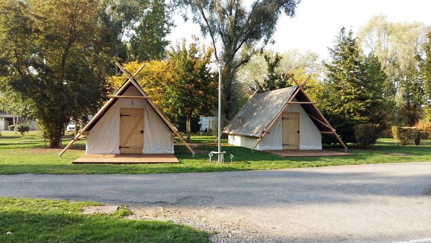 Location de vacances pour 4 personnes, avec piscine ainsi que terrasse et vue à Péronne (Somme) - 2
