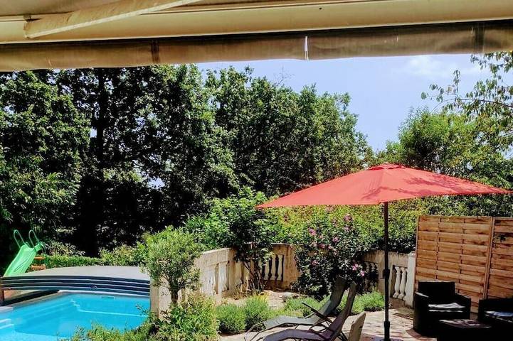 Location de vacances pour 8 personnes, avec Terrasse et Jardin à Brousses-et-Villaret