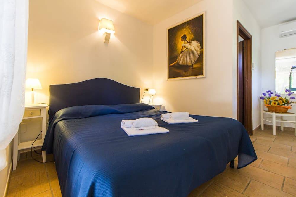 Ganze Wohnung, Studio in Residence near the sea in a beautiful park in Campiglia Marittima, Etruskische Küste