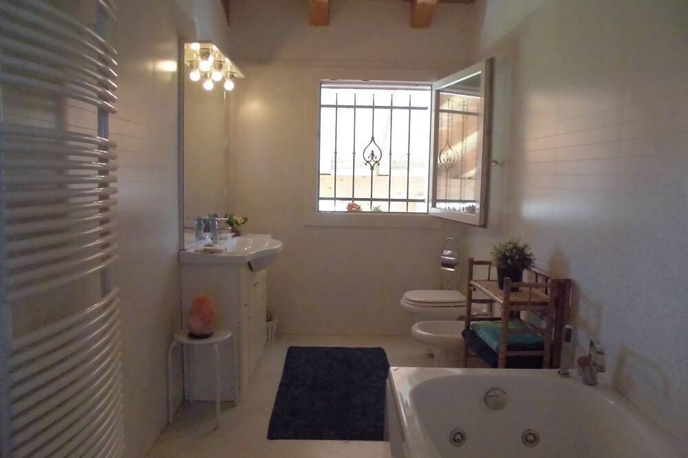 Charming 3-bedroom B&B with Ac, Wifi in quaint Zero Branco in Zero Branco, Treviso Province