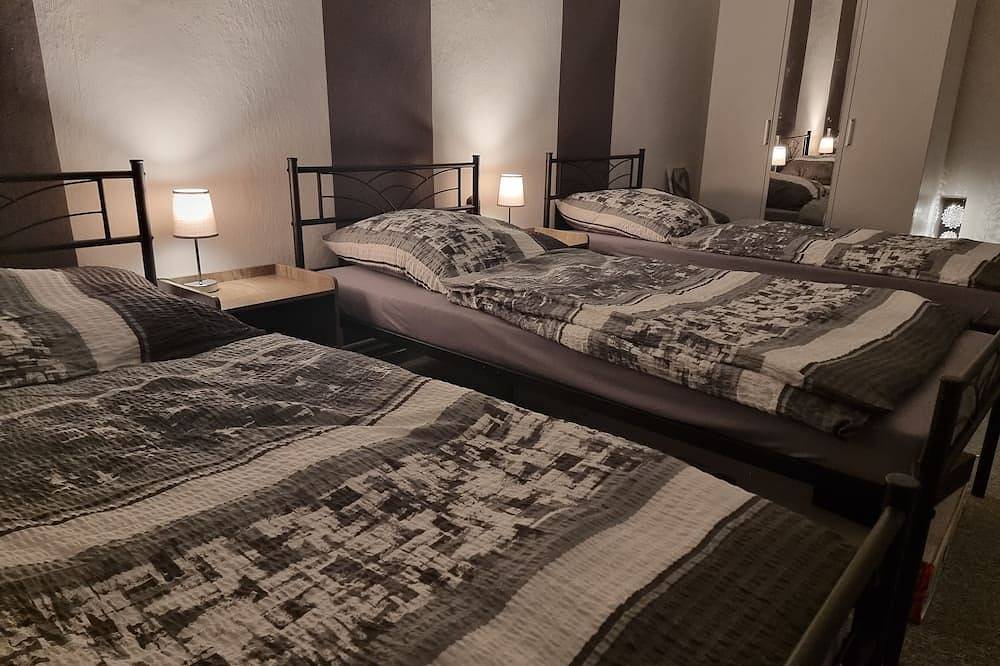 Ganze Wohnung, Ferienwohnung zum alten Hotel (bis 10 Personen) in Gramzow, Uckermark