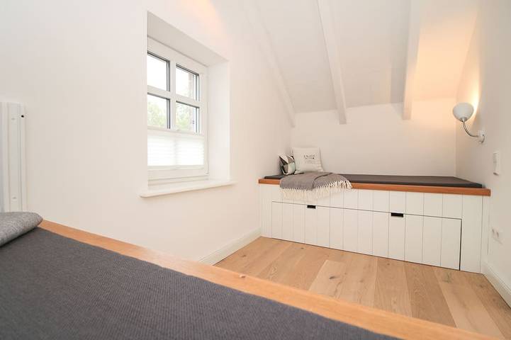 Niveauvolles Ferienhaus mit Sauna für bis zu 6 Personen über zwei Ebenen in Greetsiel, Krummhörn